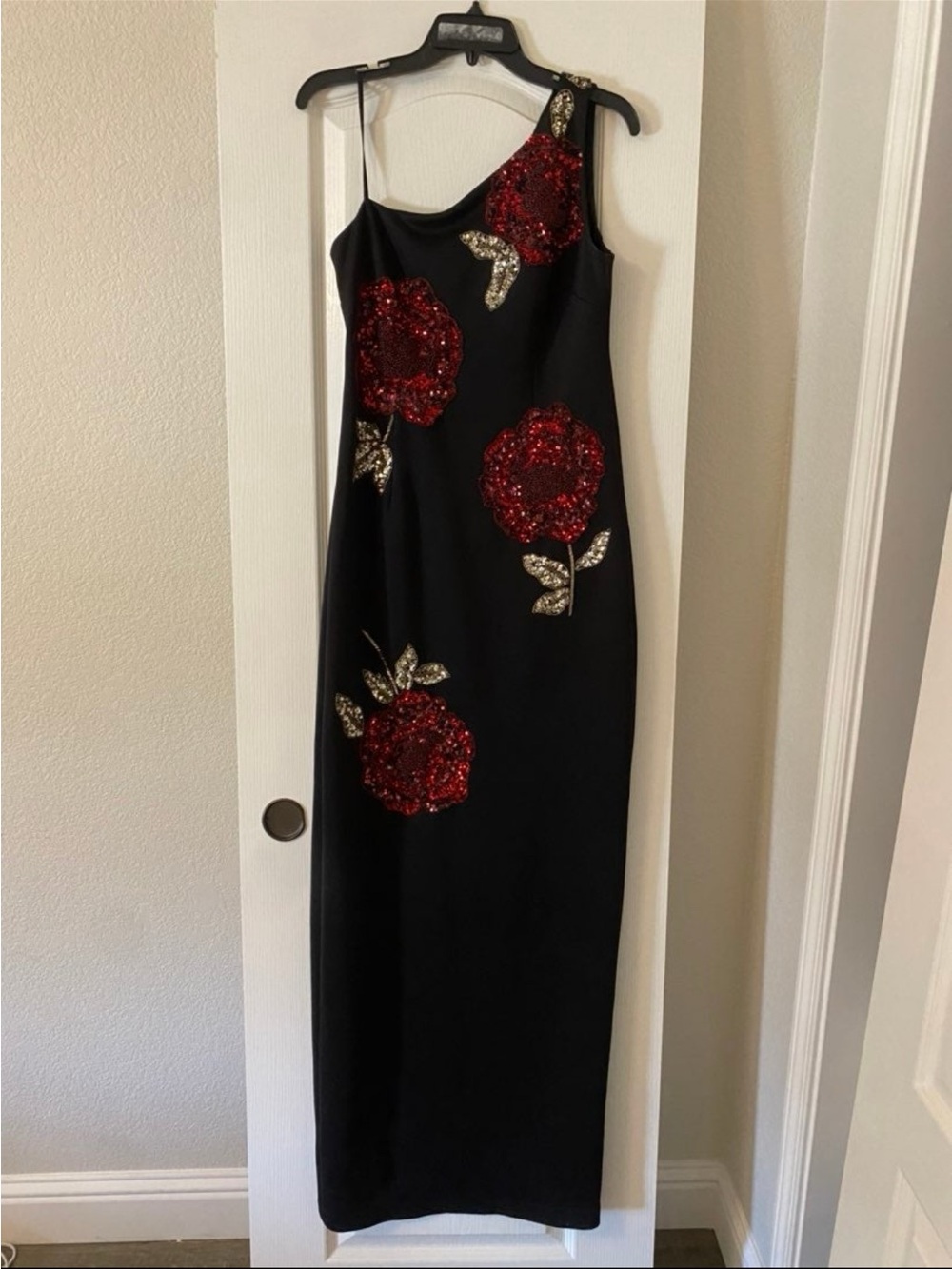 Adrianna Papell black One-Shoulder Evening Dress with Red Sequin Roses size 8
